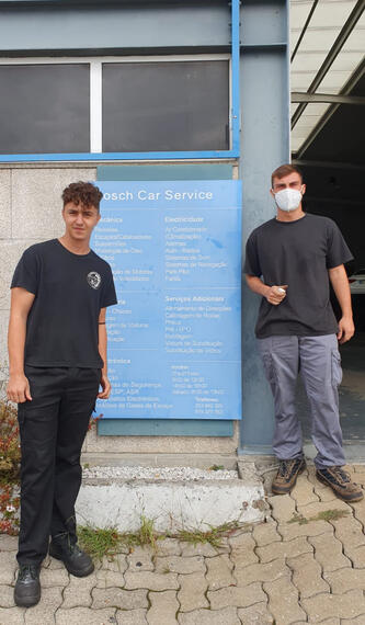 Formación práctica en empresas reales del sector.