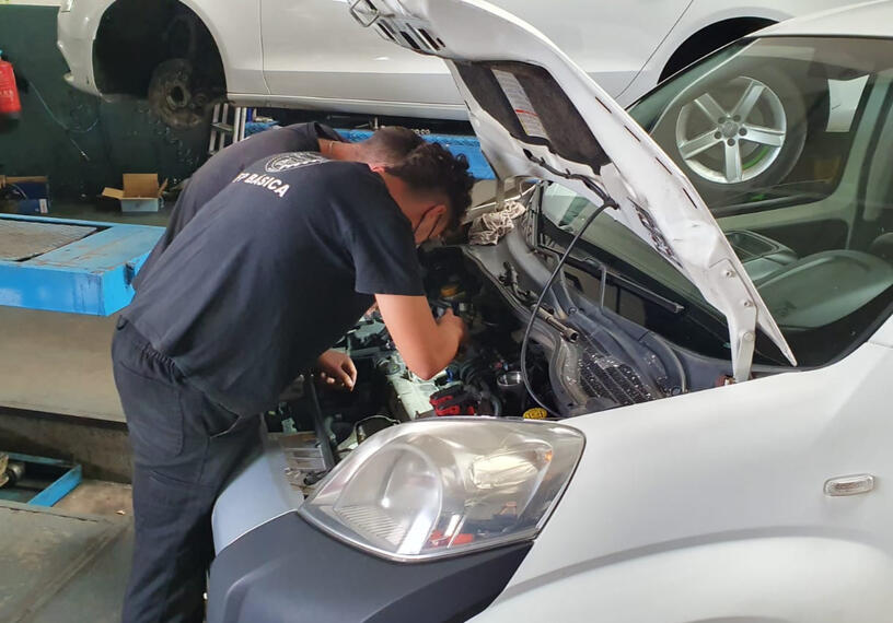 Intervención directa en procesos reales de mantenimiento y reparación.